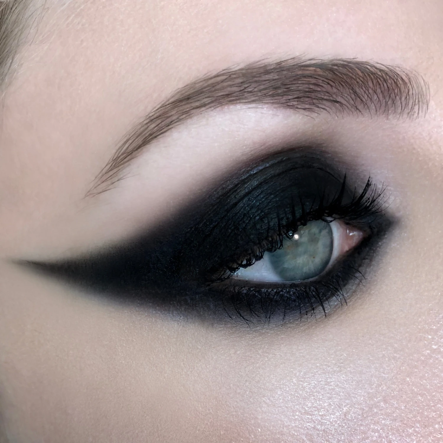 The Black Orb Enigmatic Kohl Eyeliner: Abyss - Image 7